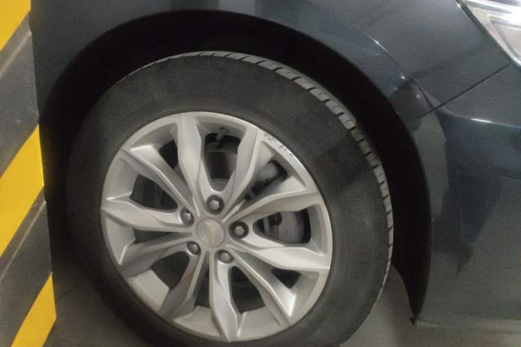 Used Chevrolet Malibu XL 2021 535T Automatic Sport Edition Right Front Wheel Hub
