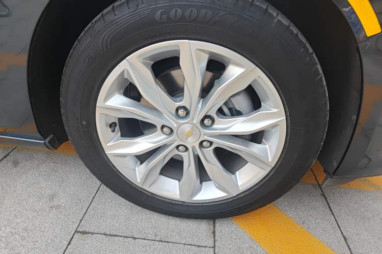 Used Chevrolet Malibu XL 2021 535T Automatic Sport Edition Right Front Wheel Hub