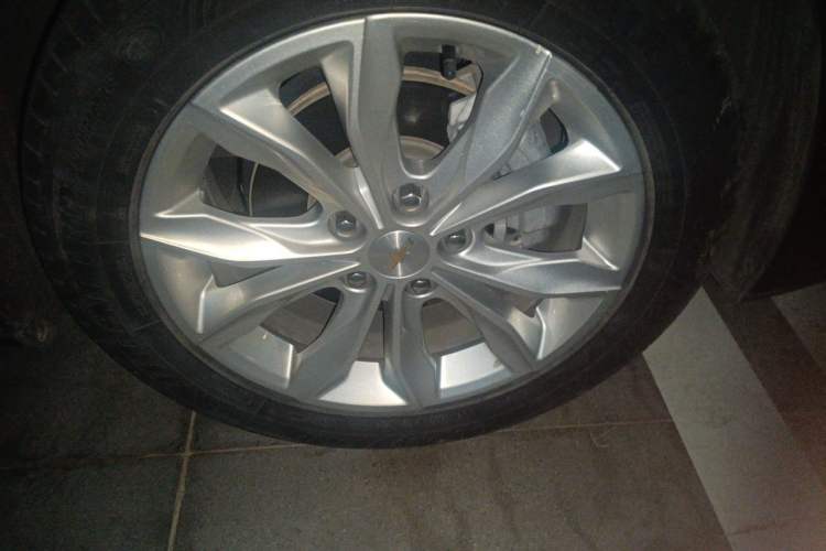 Used Chevrolet Malibu XL 2021 535T Automatic Sport Edition Right Front Wheel Hub