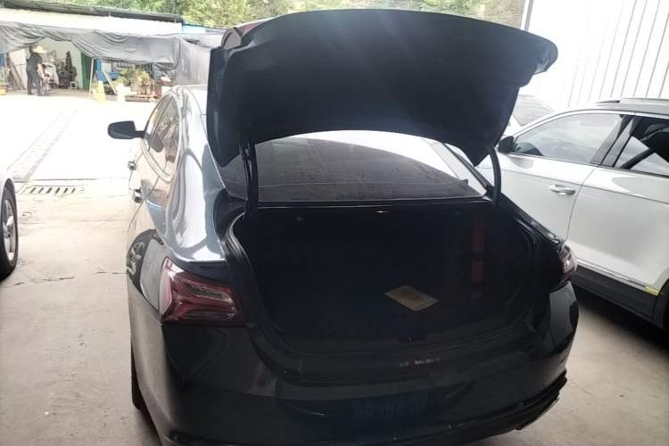 Used Chevrolet Malibu XL 2021 535T Automatic Sport Edition Trunk