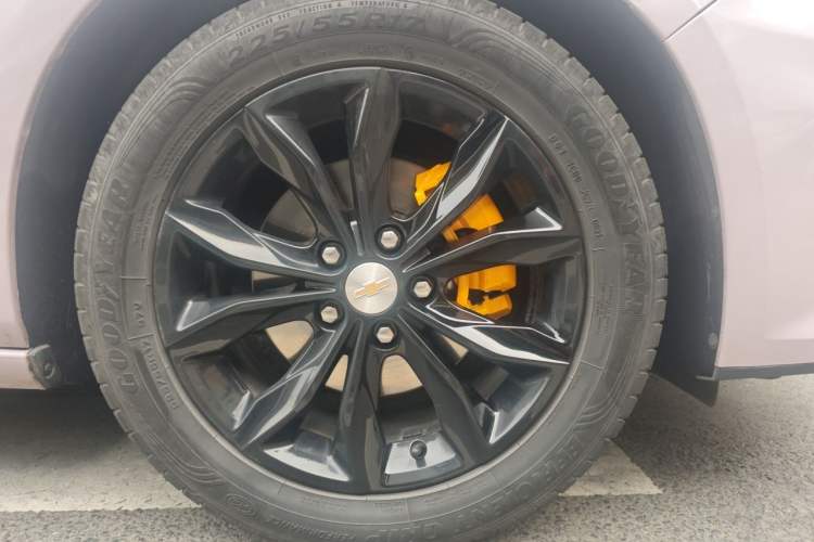 Used Chevrolet Malibu XL 2021 535T Automatic Sport Edition Right Front Wheel Hub