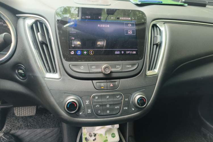 Used Chevrolet Malibu XL 2021 535T Automatic Sport Edition Audio And AC Panel