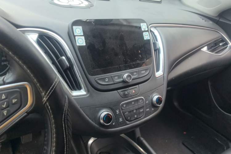 Used Chevrolet Malibu XL 2021 535T Automatic Sport Edition Audio And AC Panel