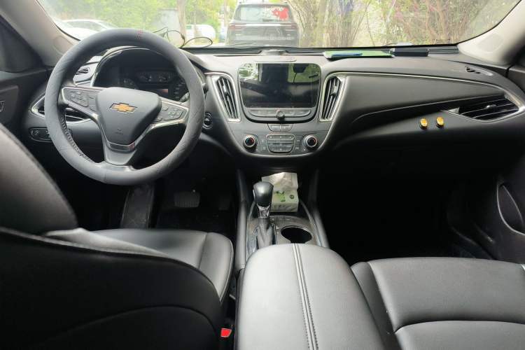 Used Chevrolet Malibu XL 2021 535T Automatic Sport Edition Center Console
