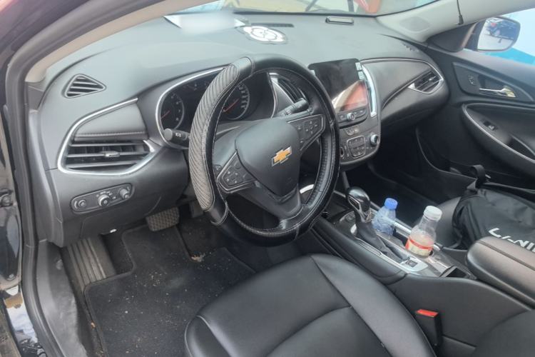 Used Chevrolet Malibu XL 2021 535T Automatic Sport Edition Center Console