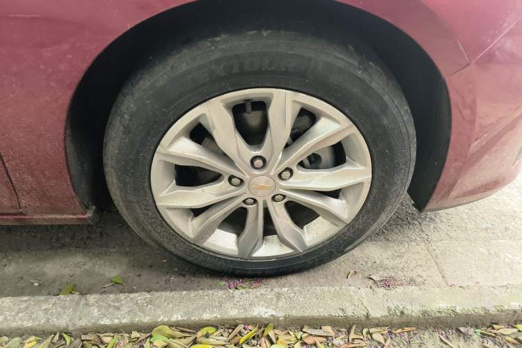 Used Chevrolet Malibu XL 2021 535T Automatic Sport Edition Right Front Wheel Hub