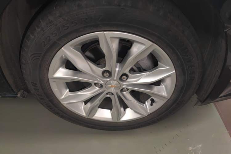 Used Chevrolet Malibu XL 2021 535T Automatic Sport Edition Right Front Wheel Hub
