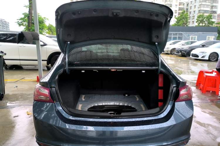 Used Chevrolet Malibu XL 2021 535T Automatic Sport Edition Trunk