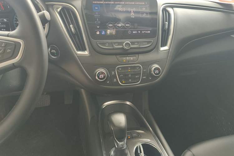 Used Chevrolet Malibu XL 2021 535T Automatic Sport Edition Audio And AC Panel