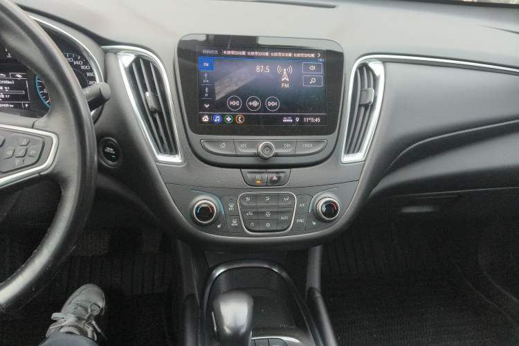 Used Chevrolet Malibu XL 2021 535T Automatic Sport Edition Audio And AC Panel