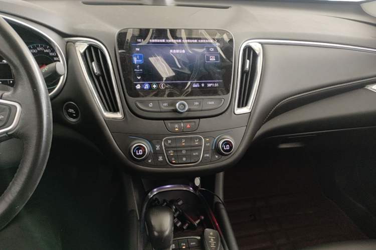 Used Chevrolet Malibu XL 2021 535T Automatic Sport Edition Audio And AC Panel