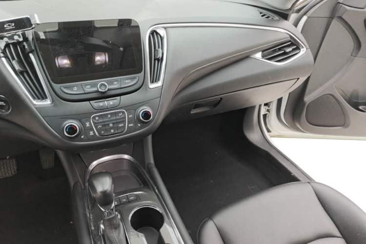 Used Chevrolet Malibu XL 2021 535T Automatic Sport Edition Audio And AC Panel