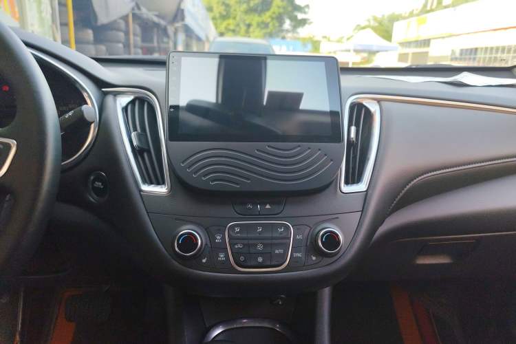 Used Chevrolet Malibu XL 2021 535T Automatic Sport Edition Audio And AC Panel