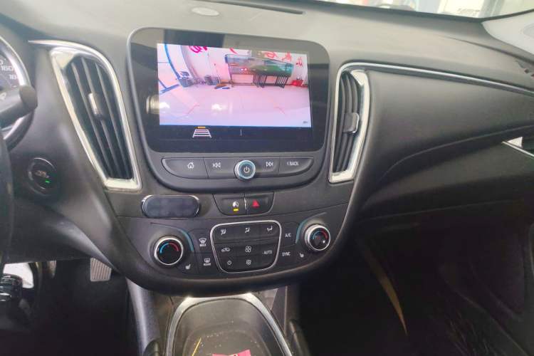 Used Chevrolet Malibu XL 2021 535T Automatic Sport Edition Audio And AC Panel