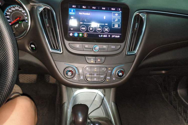 Used Chevrolet Malibu XL 2021 535T Automatic Sport Edition Audio And AC Panel