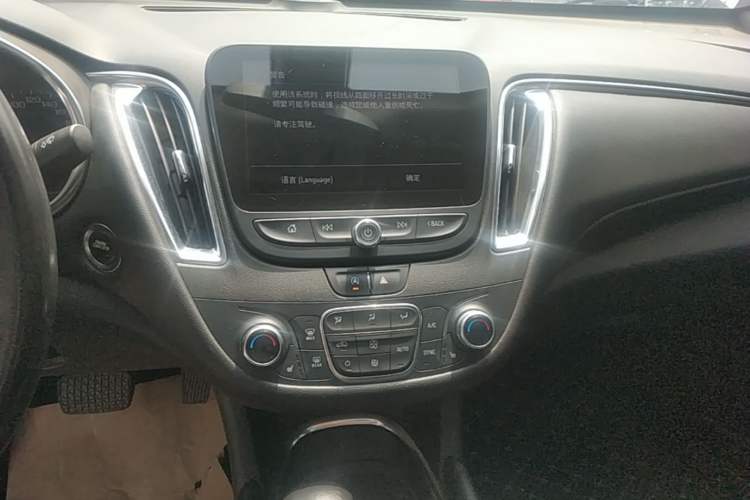 Used Chevrolet Malibu XL 2021 535T Automatic Sport Edition Audio And AC Panel