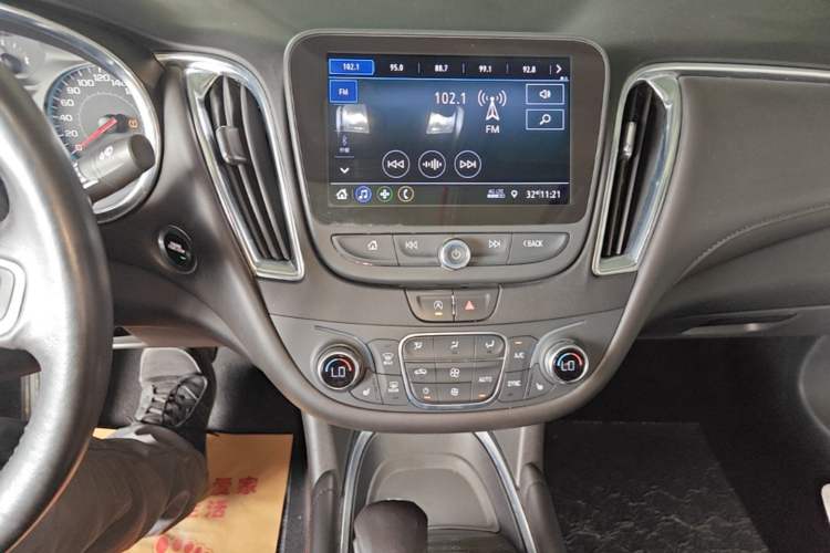 Used Chevrolet Malibu XL 2021 535T Automatic Sport Edition Audio And AC Panel
