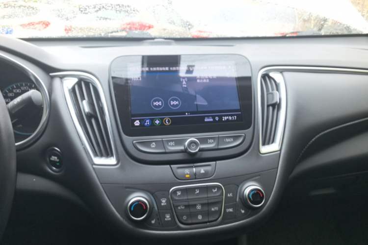 Used Chevrolet Malibu XL 2021 535T Automatic Sport Edition Audio And AC Panel