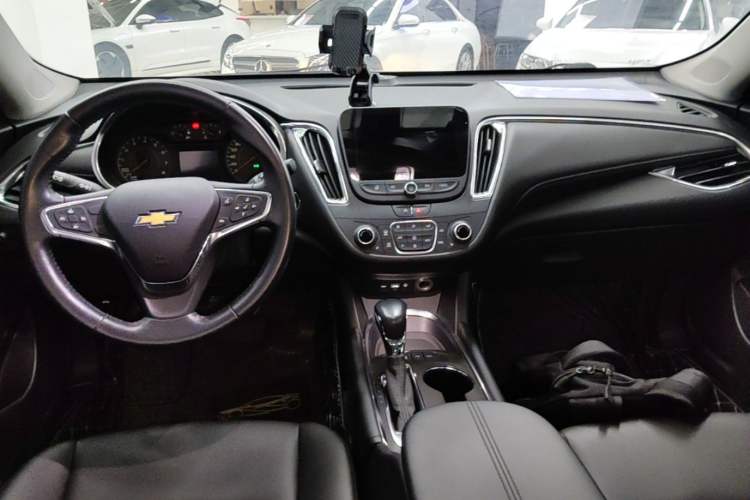 Used Chevrolet Malibu XL 2021 535T Automatic Sport Edition Center Console