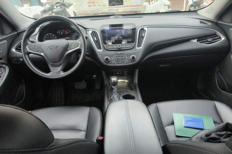 Used Chevrolet Malibu XL 2021 535T Automatic Sport Edition Center Console
