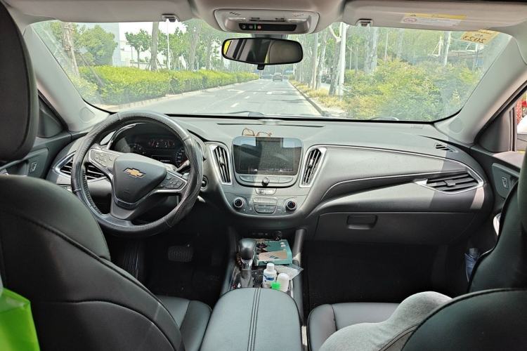 Used Chevrolet Malibu XL 2021 535T Automatic Sport Edition Center Console