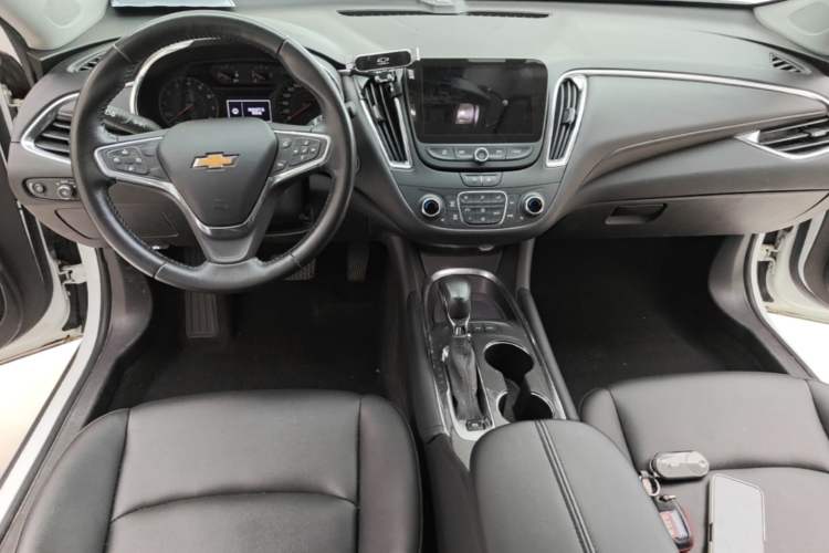 Used Chevrolet Malibu XL 2021 535T Automatic Sport Edition Center Console
