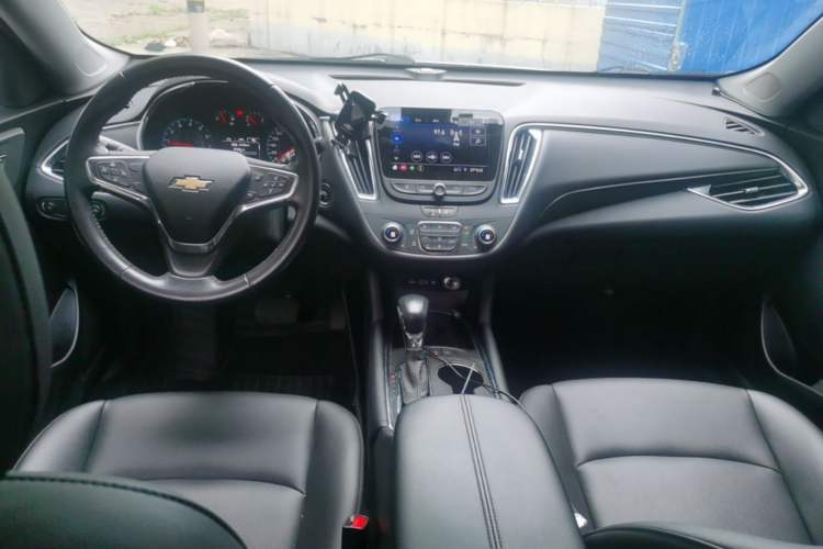 Used Chevrolet Malibu XL 2021 535T Automatic Sport Edition Center Console