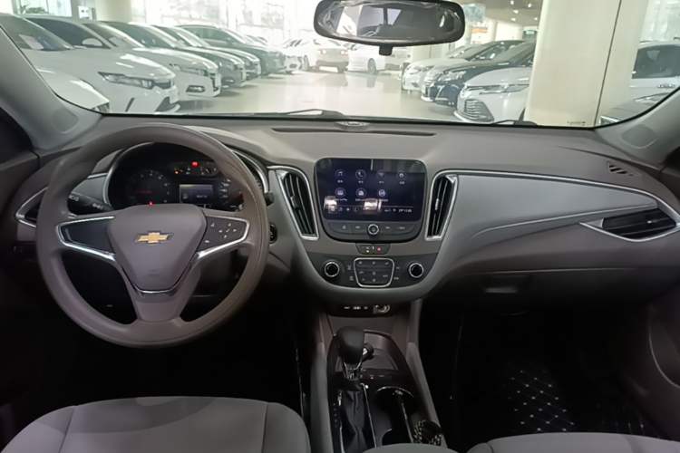 Used Chevrolet Malibu XL 2021 535T Automatic Sharp Edition Center Console