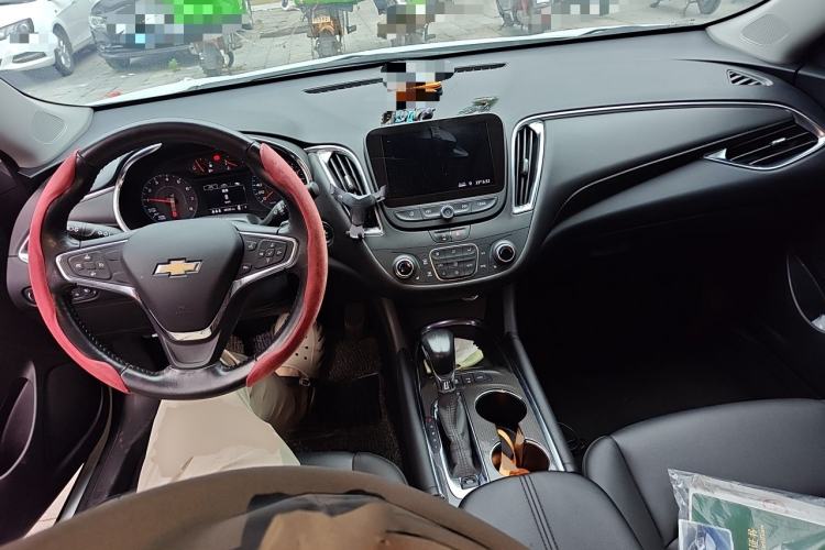 Used Chevrolet Malibu XL 2021 535T Automatic Sport Edition Center Console