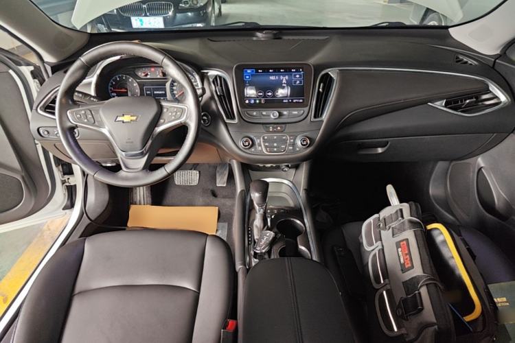 Used Chevrolet Malibu XL 2021 535T Automatic Sport Edition Center Console