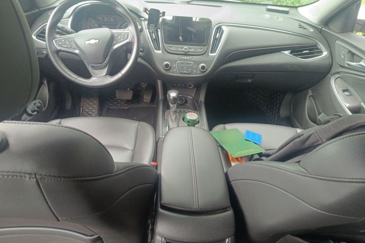 Used Chevrolet Malibu XL 2021 535T Automatic Sport Edition Center Console