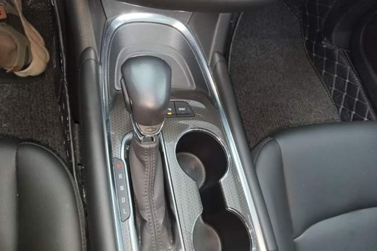 Used Chevrolet Malibu XL 2021 535T Automatic Sport Edition Gear Lever