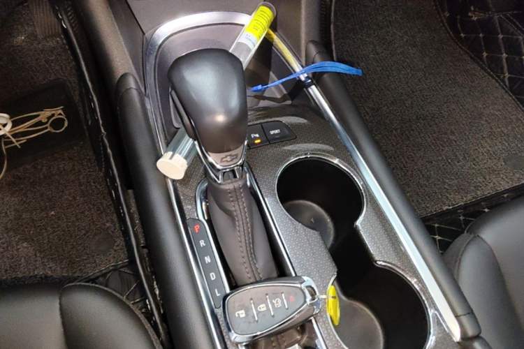 Used Chevrolet Malibu XL 2021 535T Automatic Sport Edition Gear Lever