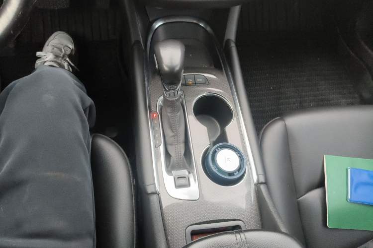Used Chevrolet Malibu XL 2021 535T Automatic Sport Edition Gear Lever