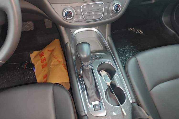 Used Chevrolet Malibu XL 2021 535T Automatic Sport Edition Gear Lever