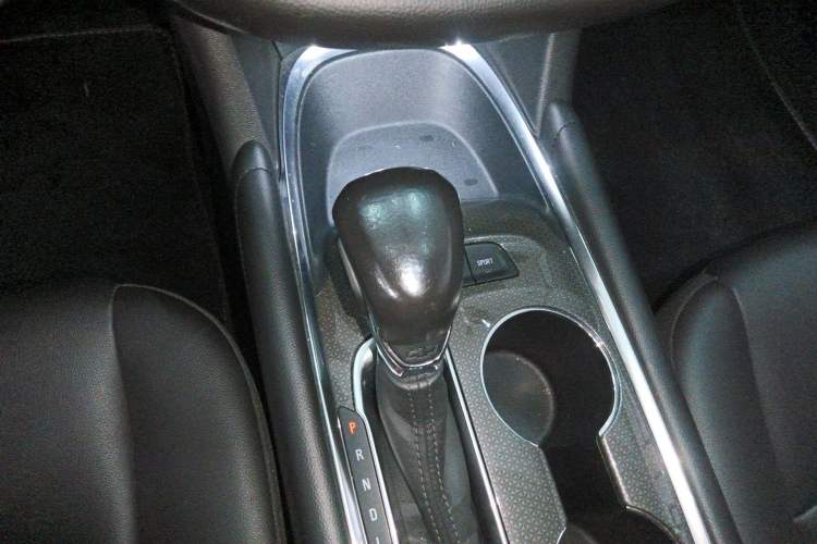 Used Chevrolet Malibu XL 2021 535T Automatic Sport Edition Gear Lever