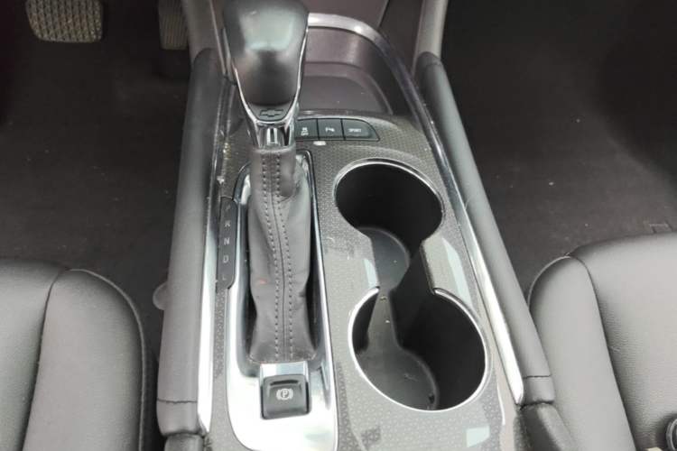 Used Chevrolet Malibu XL 2021 535T Automatic Sport Edition Gear Lever
