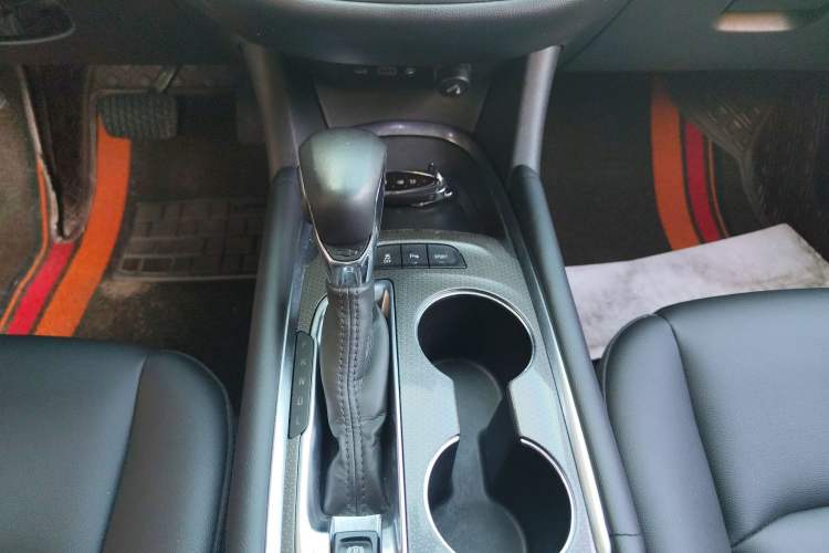 Used Chevrolet Malibu XL 2021 535T Automatic Sport Edition Gear Lever