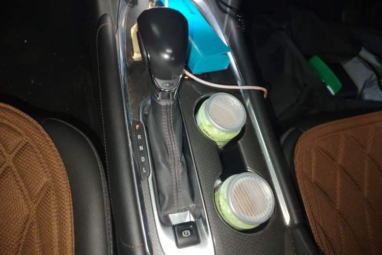 Used Chevrolet Malibu XL 2021 Redline 550T Automatic Smart Edition Gear Lever