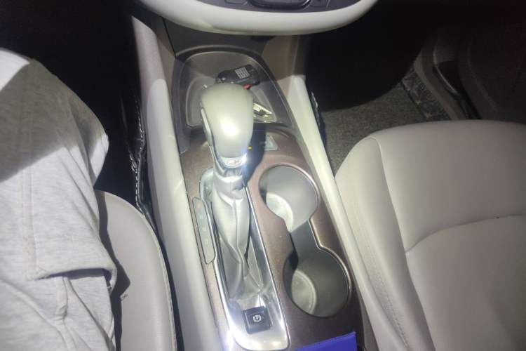 Used Chevrolet Malibu XL 2021 535T Automatic Sharp Edition Gear Lever