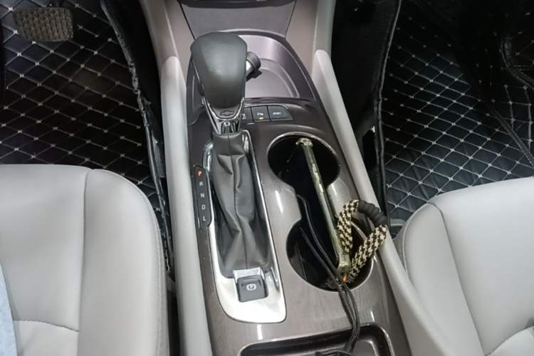 Used Chevrolet Malibu XL 2021 535T Automatic Sharp Edition Gear Lever