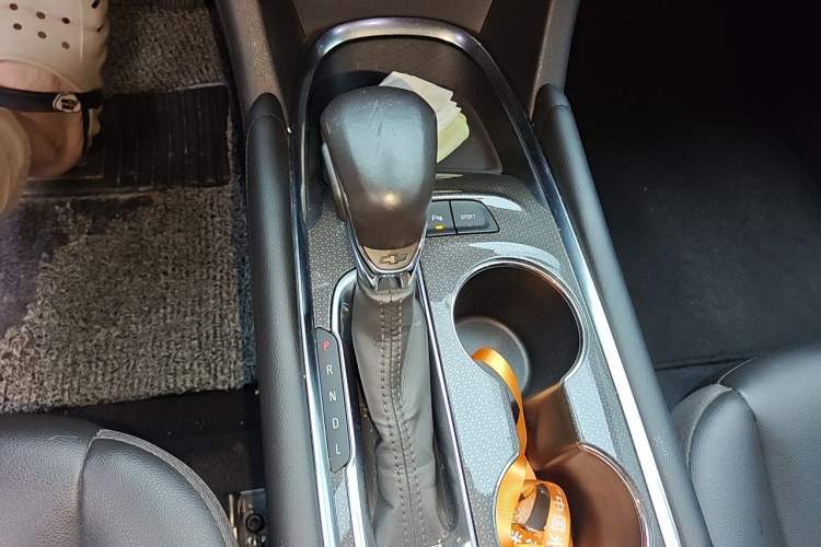 Used Chevrolet Malibu XL 2021 535T Automatic Sport Edition Gear Lever
