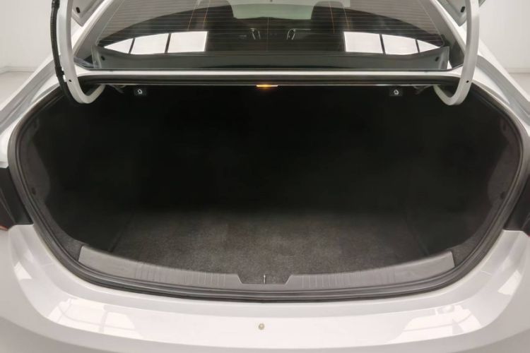 Used Chevrolet Malibu XL 2021 535T Automatic Sport Edition Interior 4