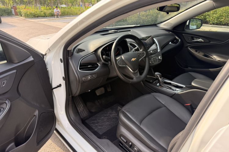 Used Chevrolet Malibu XL 2021 535T Automatic Sport Edition Interior 4