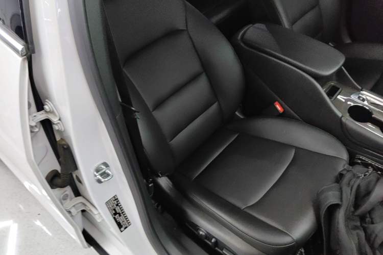 Used Chevrolet Malibu XL 2021 535T Automatic Sport Edition Right Front Seat