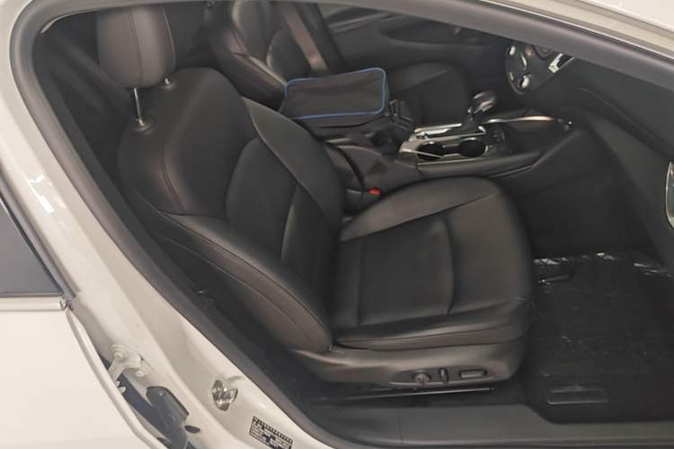 Used Chevrolet Malibu XL 2021 535T Automatic Sport Edition Right Front Seat