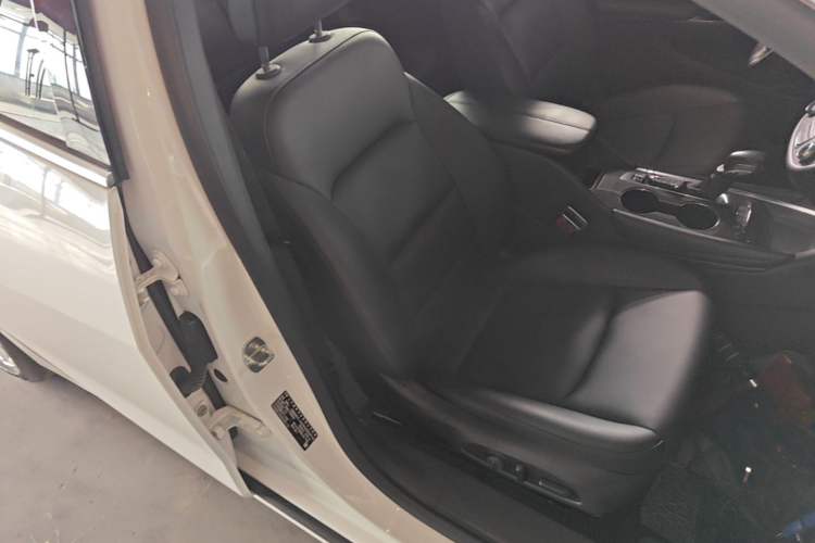 Used Chevrolet Malibu XL 2021 535T Automatic Sport Edition Right Front Seat