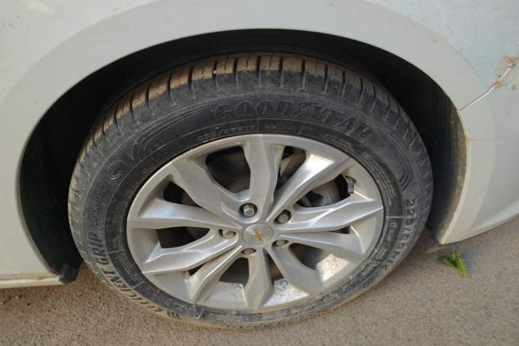 Used Chevrolet Malibu XL 2021 535T Automatic Sport Edition Right Front Wheel Hub