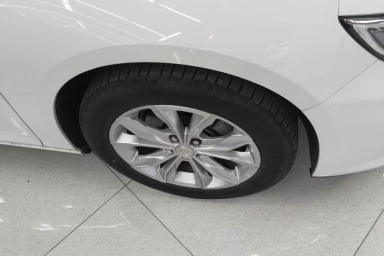 Used Chevrolet Malibu XL 2021 535T Automatic Sport Edition Right Front Wheel Hub