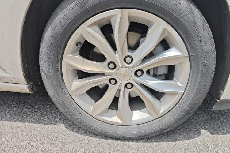 Used Chevrolet Malibu XL 2021 535T Automatic Sport Edition Right Front Wheel Hub